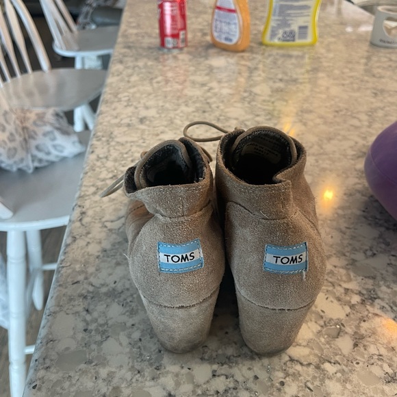 TOMS suede wedge booties size 8.5 - Picture 2 of 5